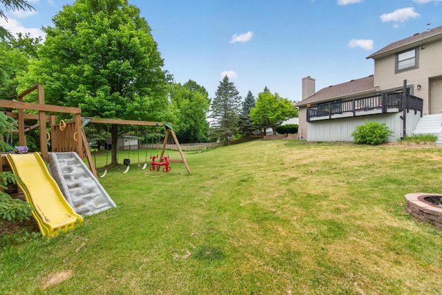 215 Quail CIRCLE, West Bend, WI 53090
