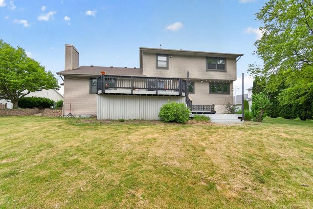 215 Quail CIRCLE, West Bend, WI 53090