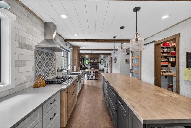 215 Quail CIRCLE, West Bend, WI 53090