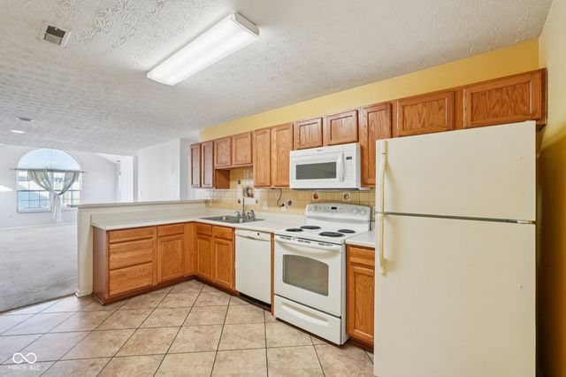 7347 Chapel Villas Lane UNIT B, Indianapolis, IN 46214