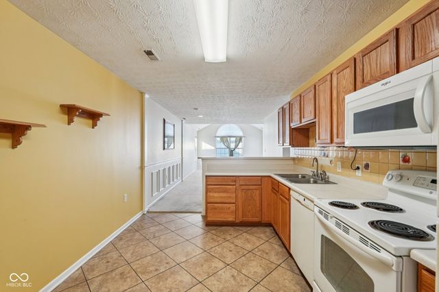 7347 Chapel Villas Lane UNIT B, Indianapolis, IN 46214