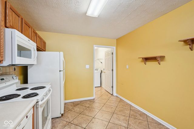 7347 Chapel Villas Lane UNIT B, Indianapolis, IN 46214