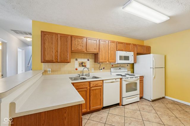 7347 Chapel Villas Lane UNIT B, Indianapolis, IN 46214