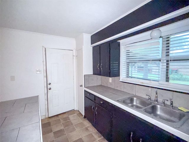 1307 Dwinnell Street, Baytown, TX 77520