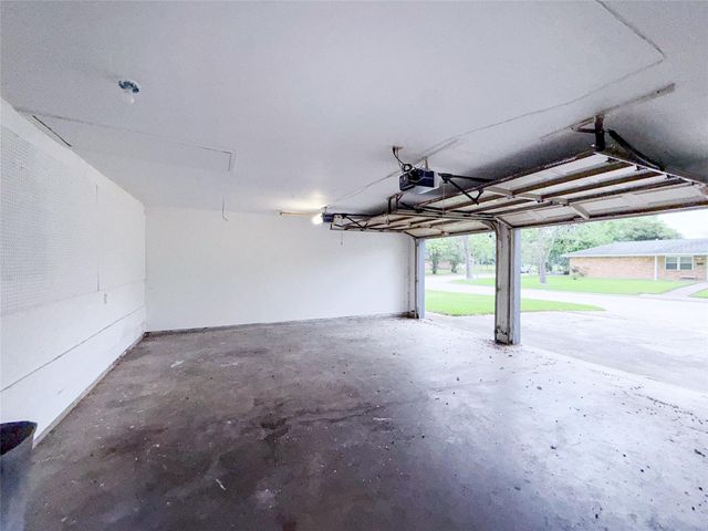 1307 Dwinnell Street, Baytown, TX 77520