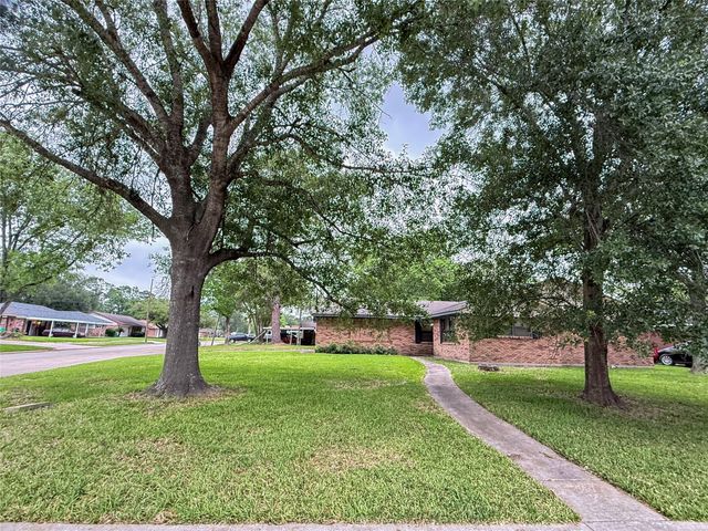 1307 Dwinnell Street, Baytown, TX 77520