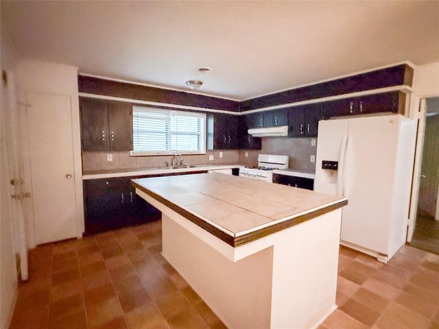 1307 Dwinnell Street, Baytown, TX 77520