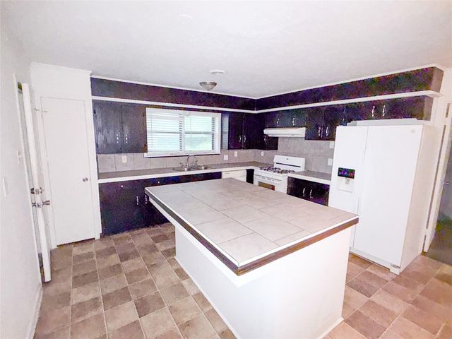 1307 Dwinnell Street, Baytown, TX 77520
