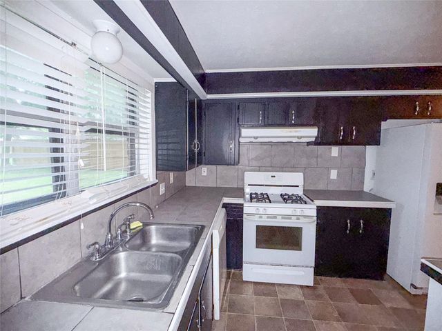 1307 Dwinnell Street, Baytown, TX 77520