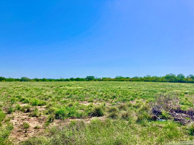 6286 fm 2146, Jourdanton, TX 78026