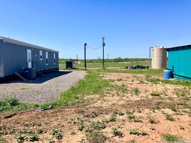 6286 fm 2146, Jourdanton, TX 78026