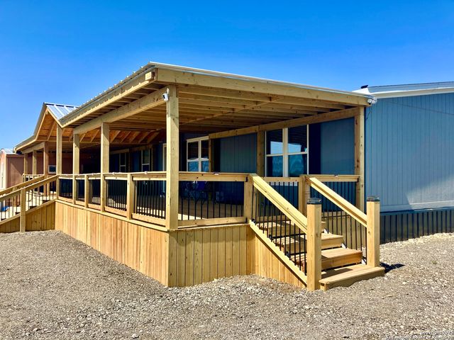 6286 fm 2146, Jourdanton, TX 78026