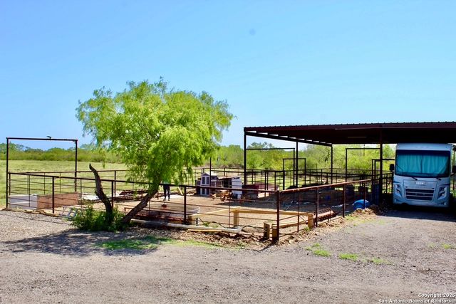 6286 fm 2146, Jourdanton, TX 78026
