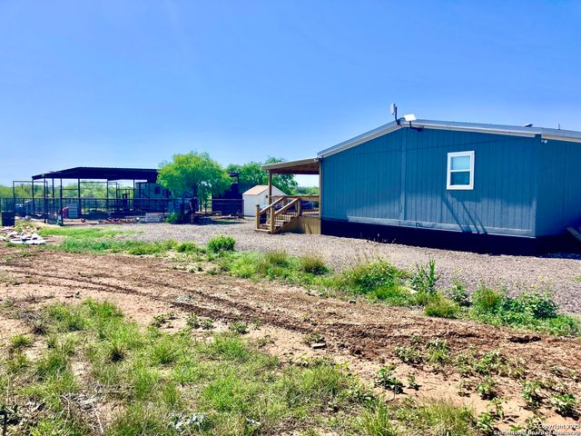 6286 fm 2146, Jourdanton, TX 78026