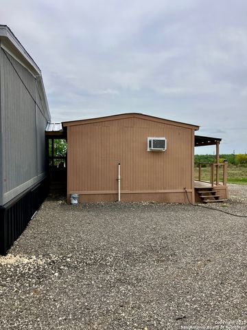 6286 fm 2146, Jourdanton, TX 78026