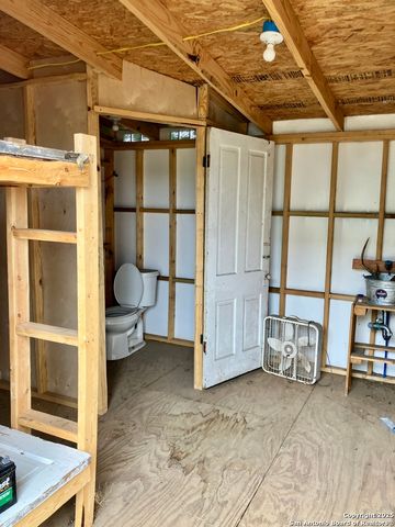 6286 fm 2146, Jourdanton, TX 78026