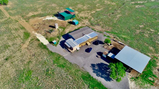 6286 fm 2146, Jourdanton, TX 78026