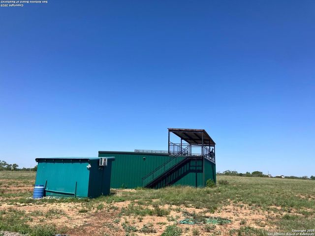 6286 fm 2146, Jourdanton, TX 78026