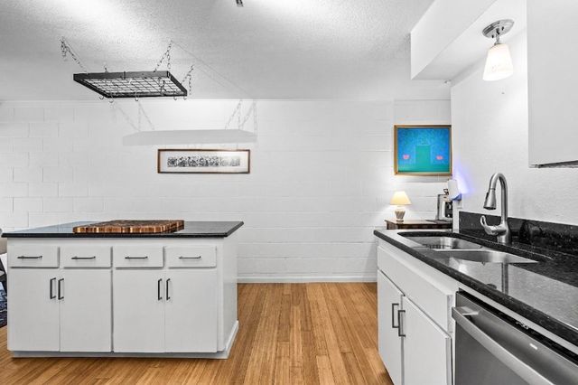 2303 East Side DR 210, Austin, TX 78704