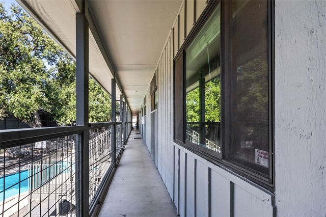 2303 East Side DR 210, Austin, TX 78704