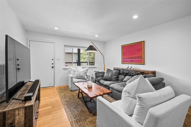 2303 East Side DR 210, Austin, TX 78704