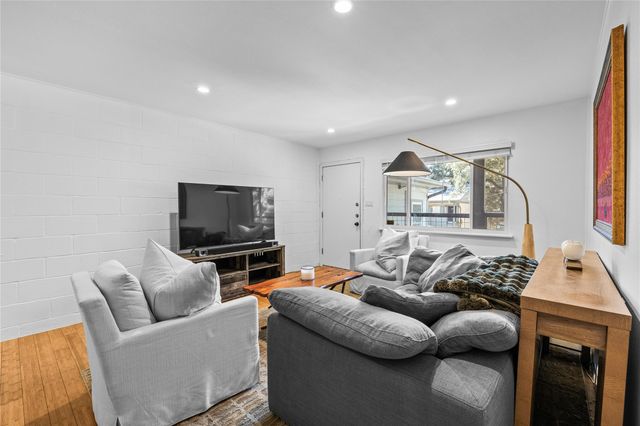 2303 East Side DR 210, Austin, TX 78704