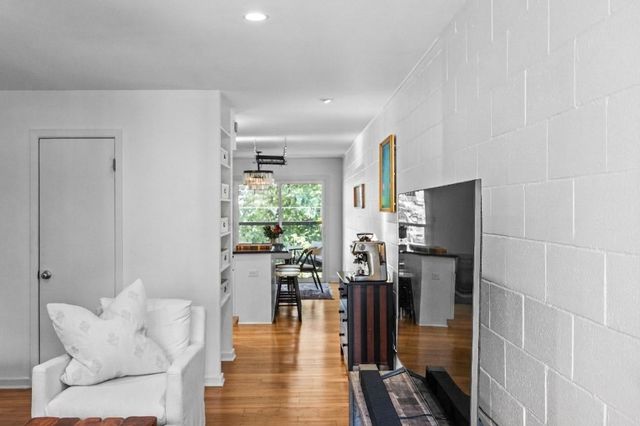 2303 East Side DR 210, Austin, TX 78704