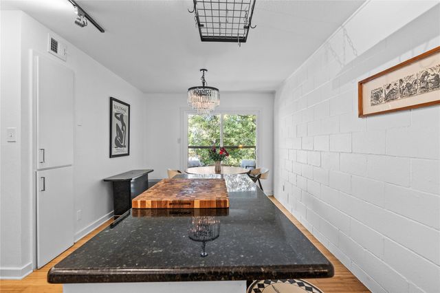 2303 East Side DR 210, Austin, TX 78704