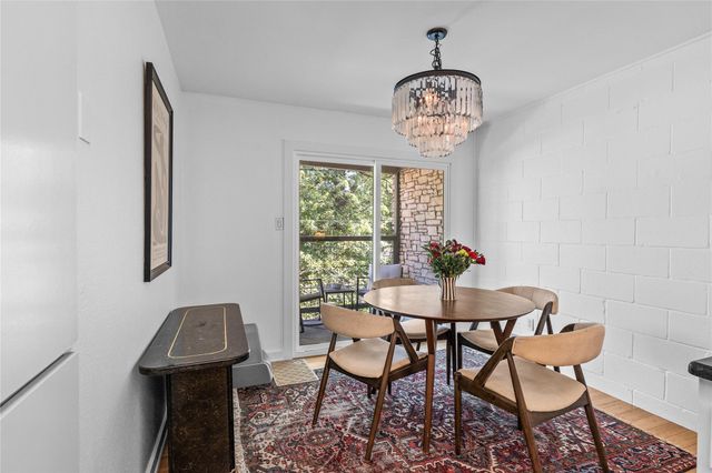 2303 East Side DR 210, Austin, TX 78704