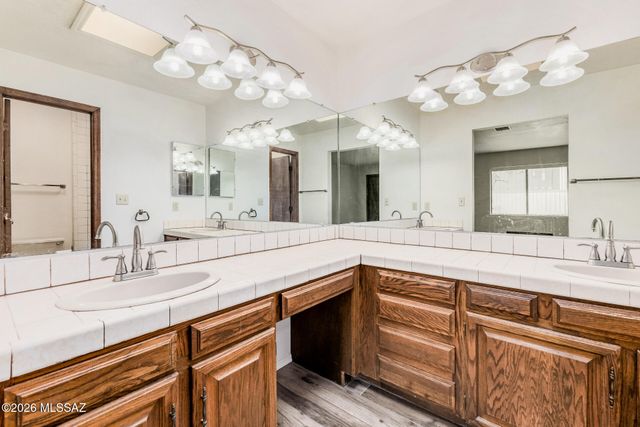 7853 N Calle De La Aldea, Tucson, AZ 85704