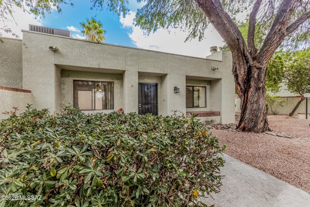 7853 N Calle De La Aldea, Tucson, AZ 85704