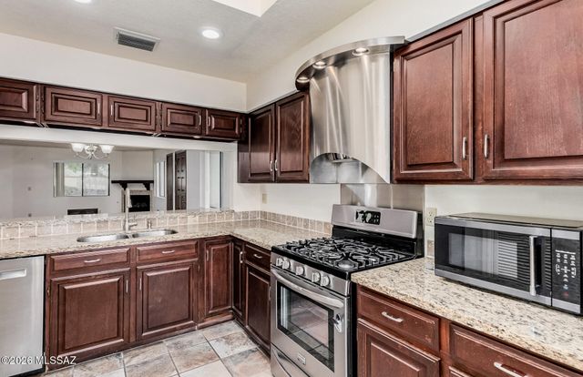 7853 N Calle De La Aldea, Tucson, AZ 85704