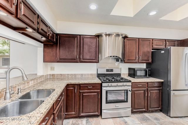 7853 N Calle De La Aldea, Tucson, AZ 85704