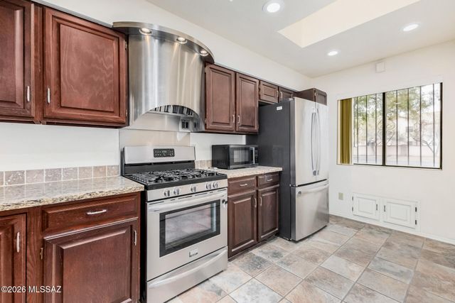 7853 N Calle De La Aldea, Tucson, AZ 85704