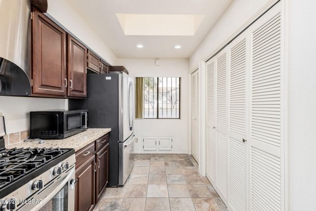 7853 N Calle De La Aldea, Tucson, AZ 85704