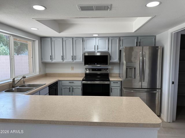 16801 N 45TH Place, Phoenix, AZ 85032
