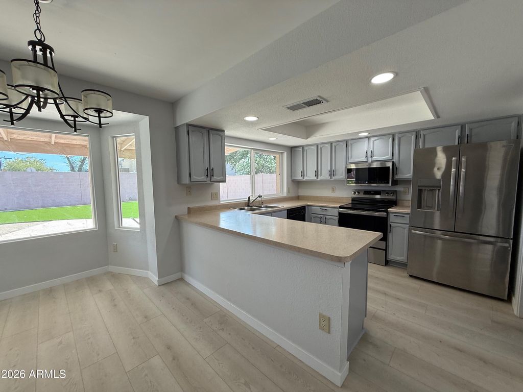 16801 N 45TH Place, Phoenix, AZ 85032