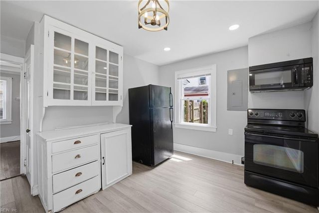 8 Cotton PL, Portsmouth, VA 23702
