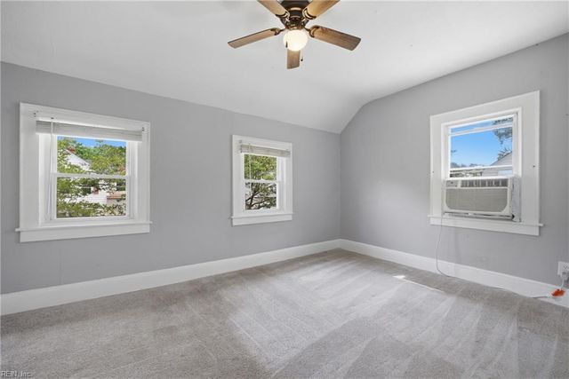 8 Cotton PL, Portsmouth, VA 23702