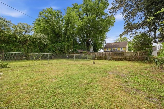 8 Cotton PL, Portsmouth, VA 23702