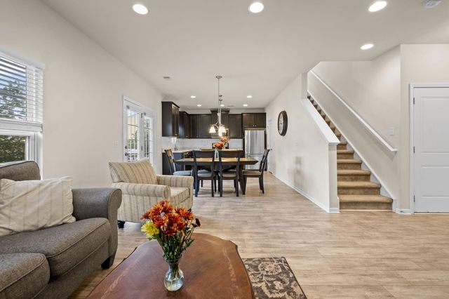 207 Pavilion Street, Summerville, SC 29483