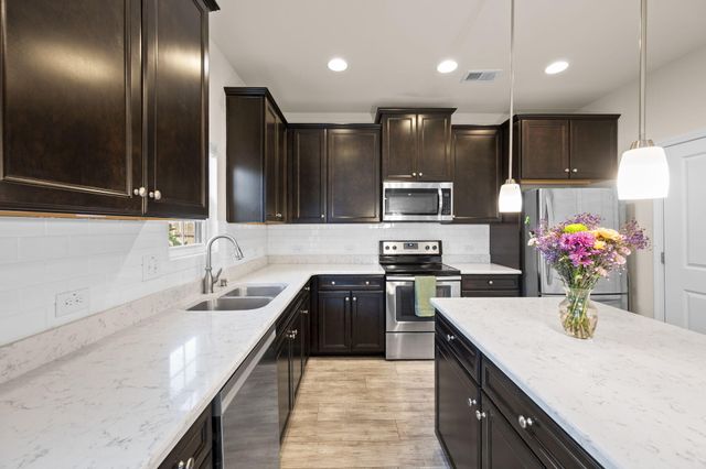 207 Pavilion Street, Summerville, SC 29483