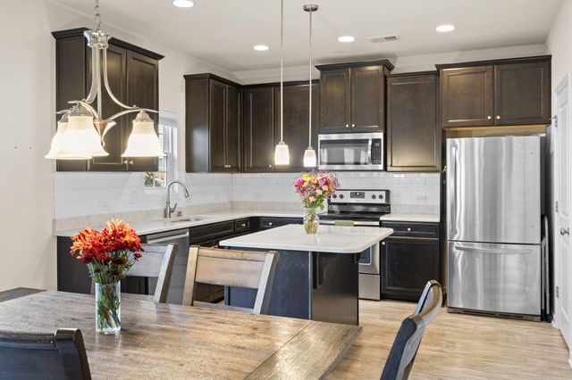 207 Pavilion Street, Summerville, SC 29483