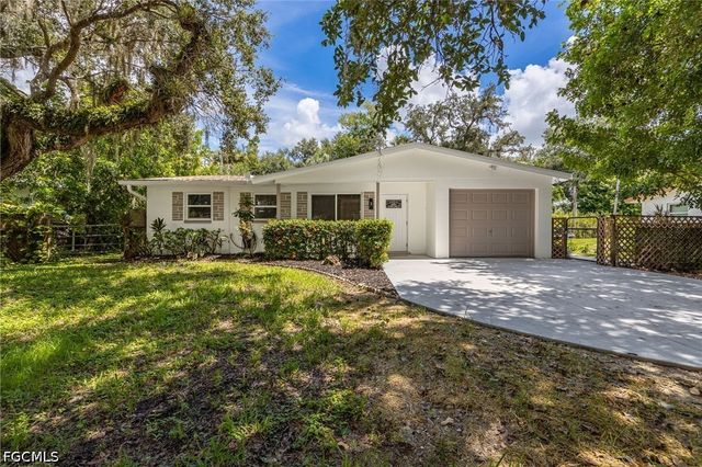 2018 Flamingo DR, North Fort Myers, FL 33917