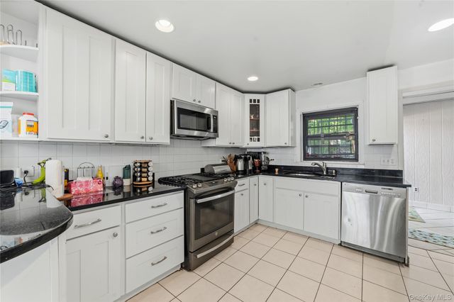 109 Wakefield Avenue, Yonkers, NY 10704