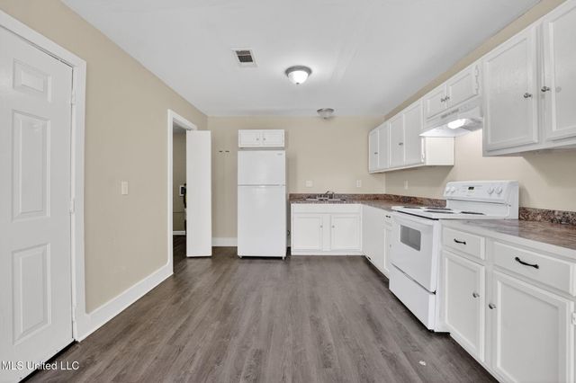 344 Queen Margaret Lane, Jackson, MS 39209