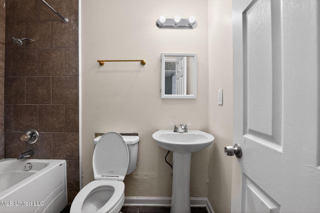 344 Queen Margaret Lane, Jackson, MS 39209