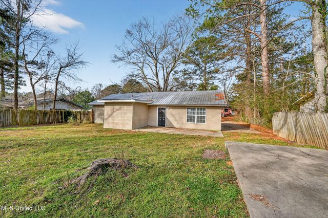 344 Queen Margaret Lane, Jackson, MS 39209