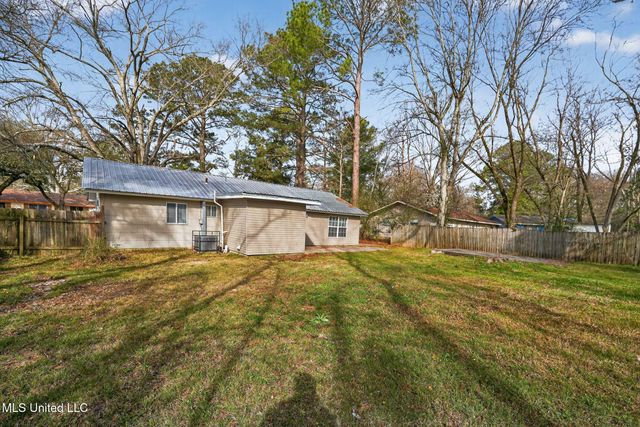 344 Queen Margaret Lane, Jackson, MS 39209