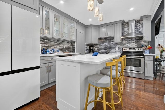 2 Yale St, Peabody, MA 01960